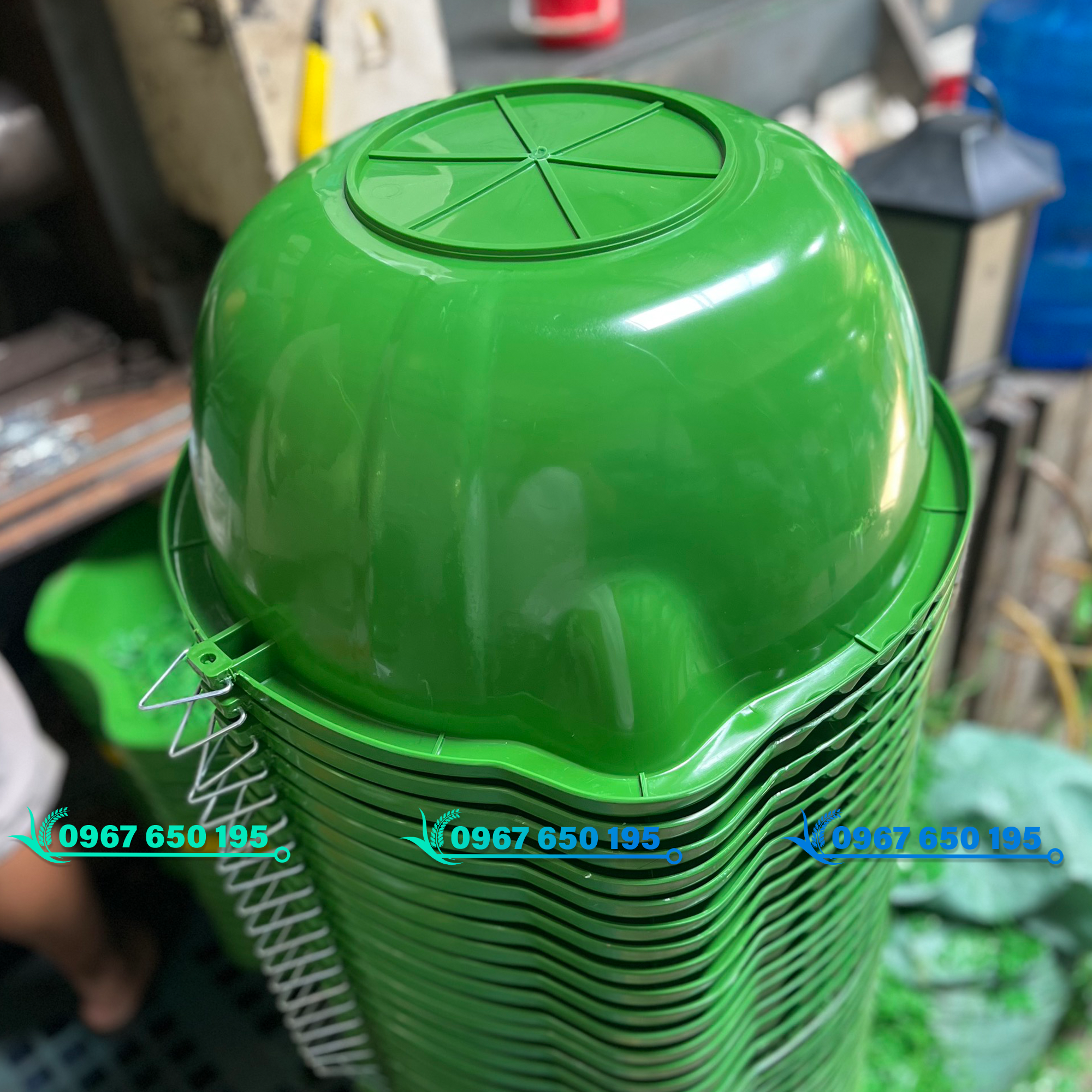 Thau rải phân bón, thúng rắc phân